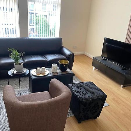 2-Bed Apartment - Sleeps 4 - Street Parking - Wifi Манчестер Екстер'єр фото