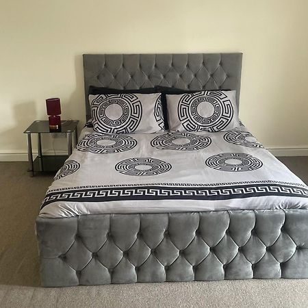 2-Bed Apartment - Sleeps 4 - Street Parking - Wifi Манчестер Екстер'єр фото
