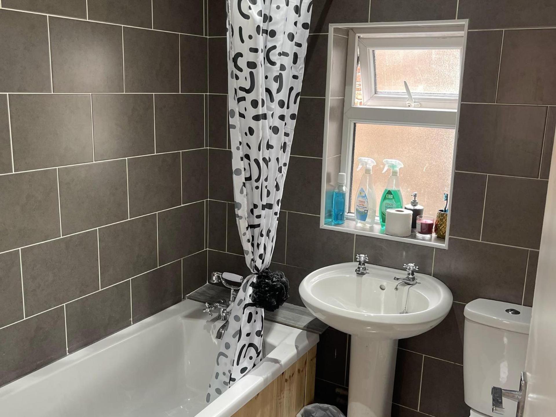 2-Bed Apartment - Sleeps 4 - Street Parking - Wifi Манчестер Екстер'єр фото