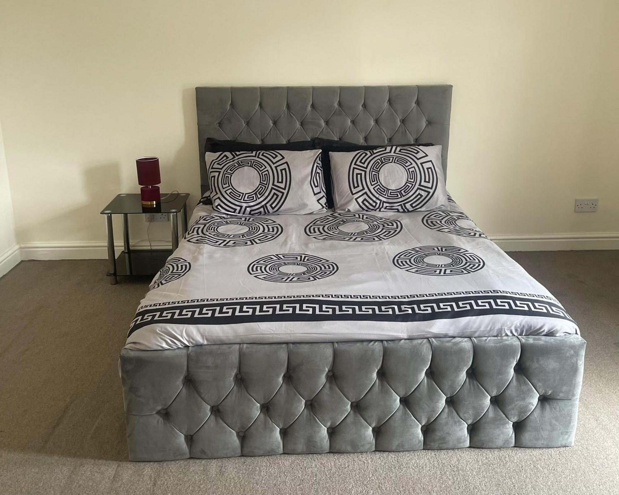 2-Bed Apartment - Sleeps 4 - Street Parking - Wifi Манчестер Екстер'єр фото