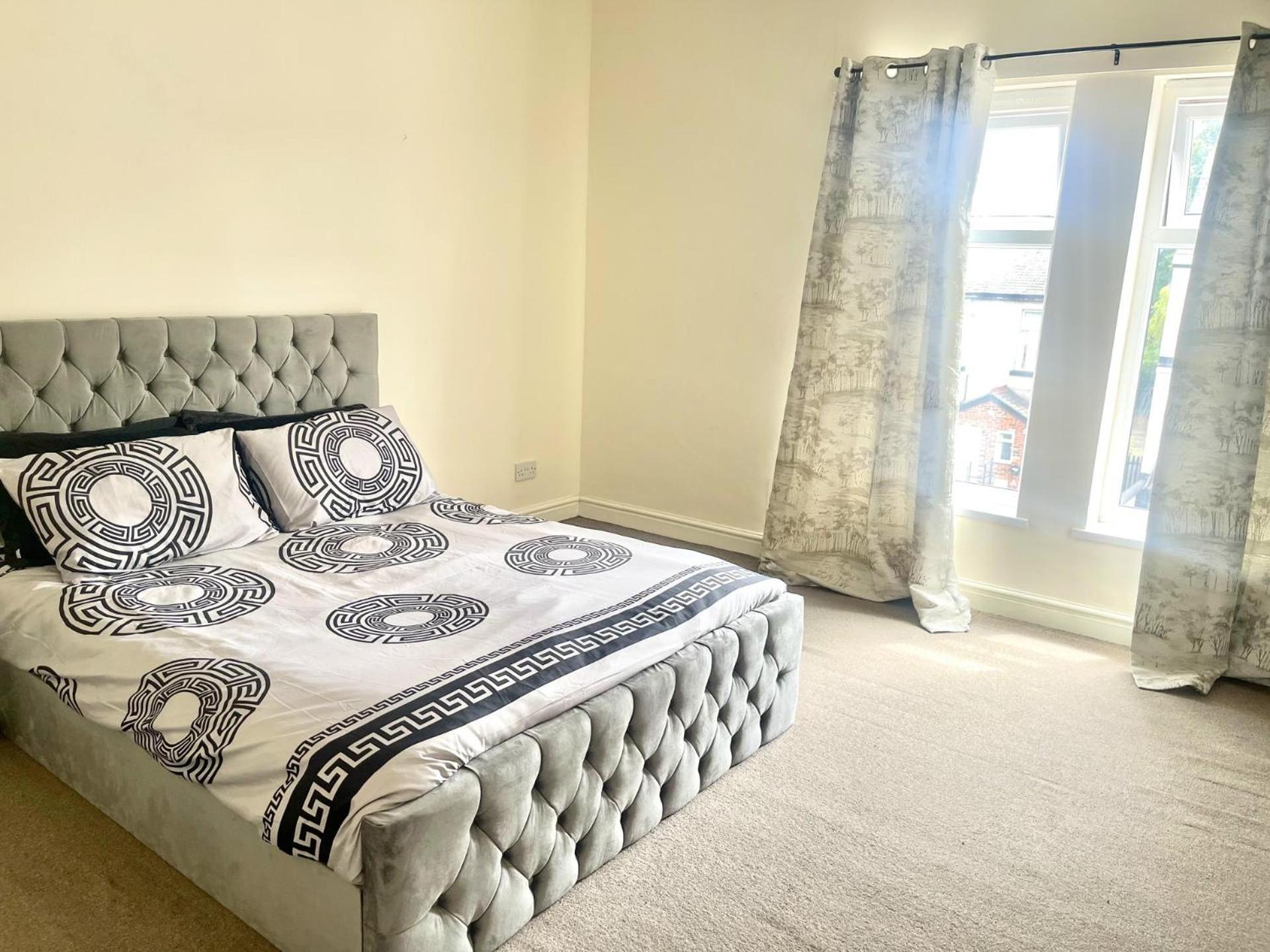 2-Bed Apartment - Sleeps 4 - Street Parking - Wifi Манчестер Екстер'єр фото